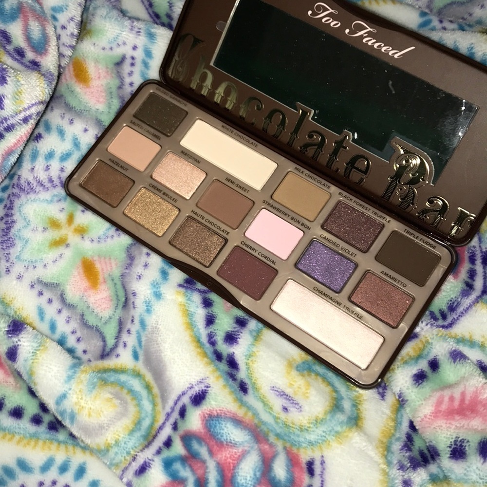 Too faced chocolate bar